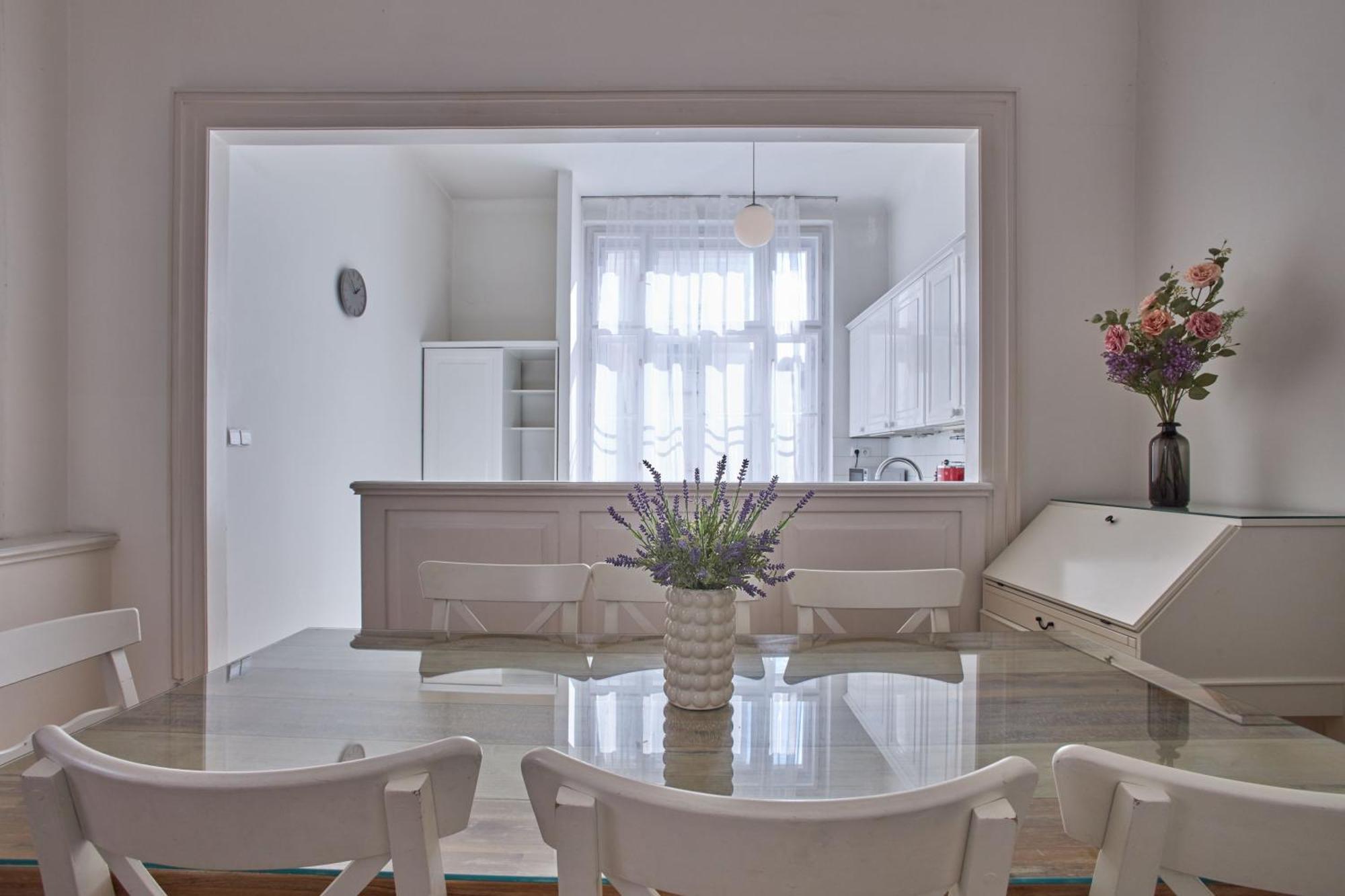 Charles Bridge Premium Apartahotel